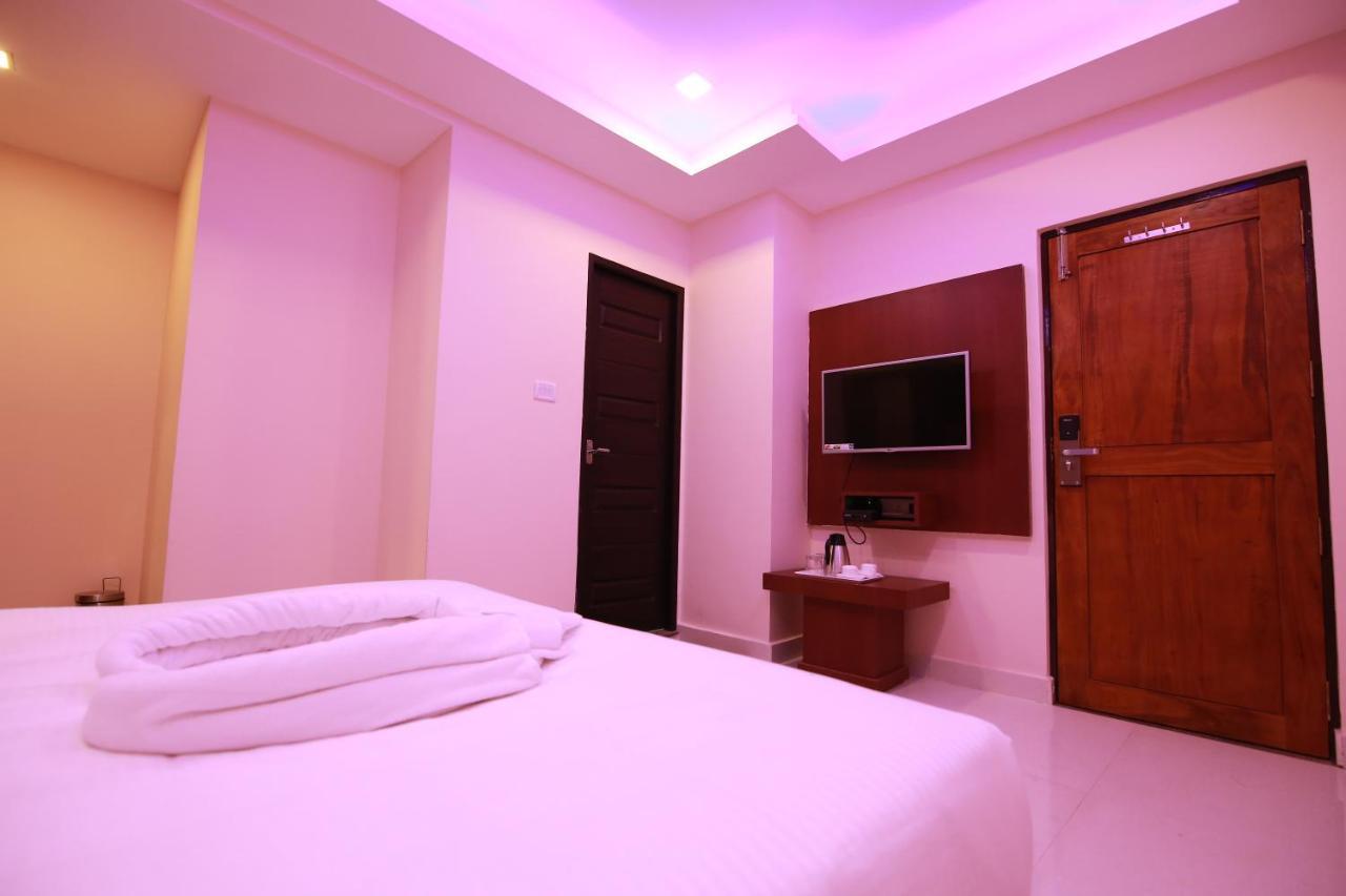 Hotel Apple Suites Bangalore Bagian luar foto