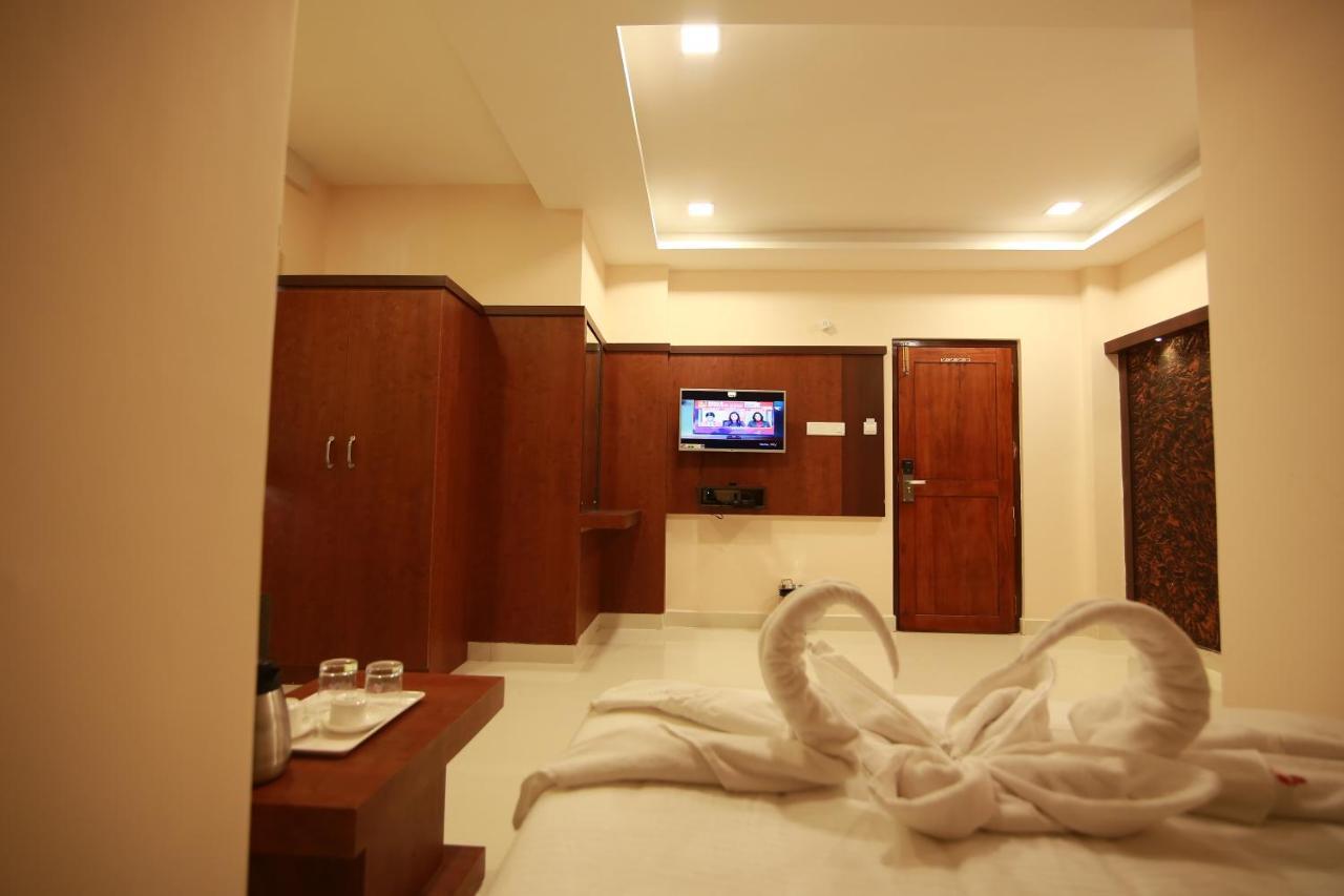 Hotel Apple Suites Bangalore Bagian luar foto