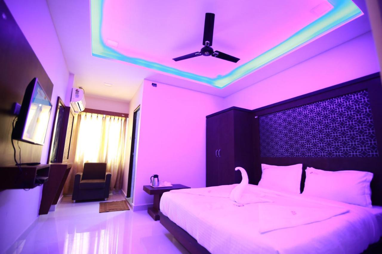 Hotel Apple Suites Bangalore Bagian luar foto