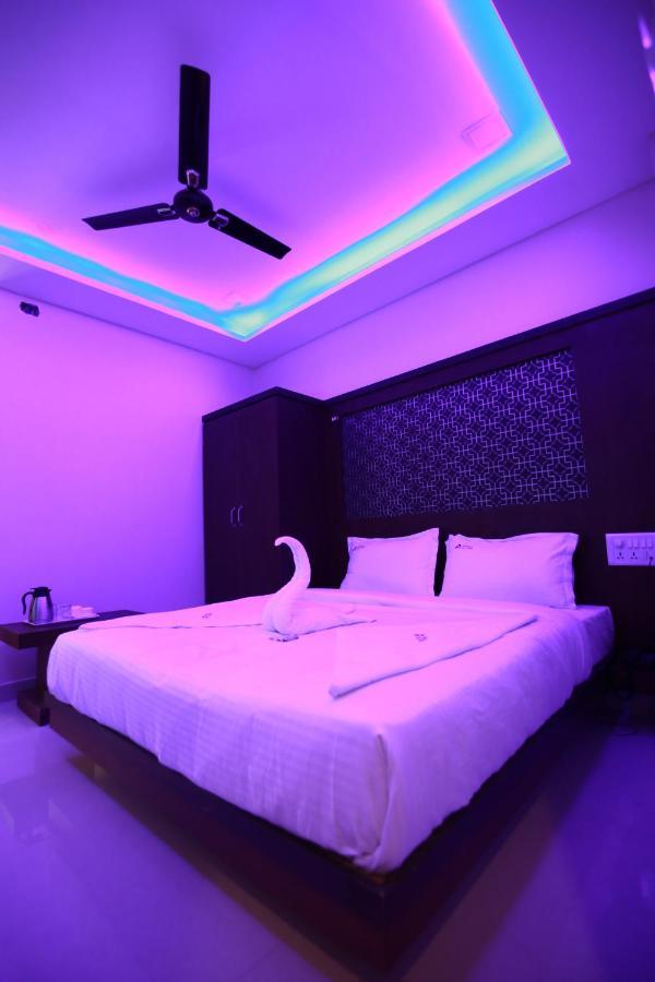 Hotel Apple Suites Bangalore Bagian luar foto