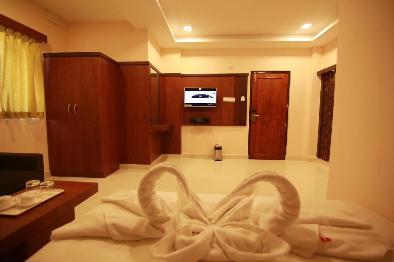 Hotel Apple Suites Bangalore Bagian luar foto